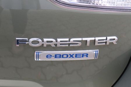 SUBARU Forester + ' ' + ES Comfort e-BOXER novinka 