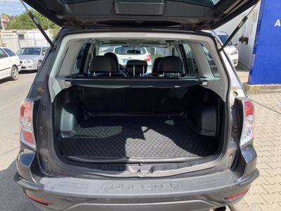 SUBARU Forester + ' ' + Executive 2.5l XT 