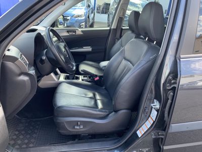 SUBARU Forester + ' ' + Executive 2.5l XT 