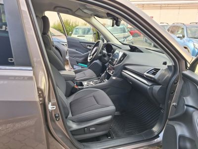 SUBARU Forester + ' ' + ES Comfort eBOXER - 180.000 Kč 