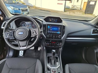 SUBARU Forester + ' ' + ES Comfort eBOXER - 180.000 Kč 