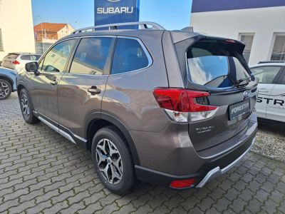 SUBARU Forester + ' ' + ES Comfort eBOXER - 180.000 Kč 