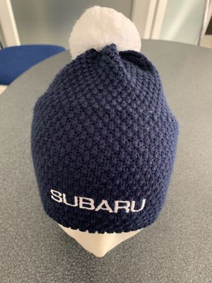 Čepice tmavě modrá + ' ' + Tmavě modrá čepice s bílou bambulí a malou výšivkou značky SUBARU 