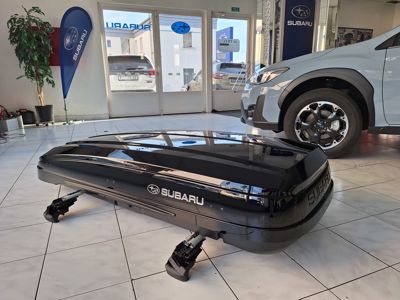 Střešní box SUBARU  + ' ' + Střešní box Subaru, 430 litrů ( 2,018 x 905 x 377 mm), vnitřní LED osvětlení, rychloupínací systém Quick Grip System, otvírání z obou stran. 