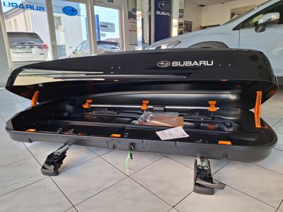 Střešní box SUBARU  + ' ' + Střešní box Subaru, 430 litrů ( 2,018 x 905 x 377 mm), vnitřní LED osvětlení, rychloupínací systém Quick Grip System, otvírání z obou stran. 