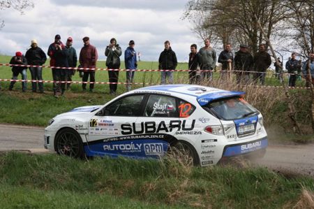 44. Mogul Šumava Rallye Klatovy17.4.2009 - 19.4.2009 + ' ' + <p> </p>
<h2>44. Mogul Šumava Rallye Klatovy<br><em>17.4.2009 - 19.4.2009</em></h2>
<p>Nejstarší soutěž v České republice prošla v posledních pěti letech několika proměnami. Po dvou letech pokusů učinit z tradiční jarní soutěže vyloženě zimní závod, se pořadatelé v roce 2008 vrátili k tradičnímu dubnovému termínu, pro novou sezónu se však krajské město Plzeň ještě více zapojí do organizace a vzniká tak soutěž s velkými vzdálenostmi mezi jednotlivými rychlostkami. Kvůli Činovskému okruhu, který jako klasika nemůže v harmonogramu chybět, se pro rok 2009 stává Šumava dokonce třídenní soutěží.</p>
<p><a href="http://www.subarurallyteam.info/">www.subarurallyteam.info</a></p>
<p> </p> 