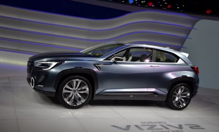 Subaru Viziv 2 Concept - vize blízké budoucnosti + ' ' + <p style="text-align: justify;">Automobilka Subaru představila v Ženevě novou studii crossoveru s hybridním pohonným systémem Viziv 2. Novinka má zážehový motor Subaru Boxer 1,6 DIT, který doplňují tři elektromotory. Viziv 2 navazuje přímo na loňský model Viziv, který však posouvá zase blíže výrobě a jsme tak o krok blíž tomu, aby se Viziv objevil i na našich silnicích.</p>
<p style="text-align: justify;">Viziv 2 stojí na podvozku s rozvorem náprav 2 730 mm a je 4 435 mm dlouhý, 1 920 mm široký a 1 530 mm vysoký. Označení Viziv je pak vysvětlováno jako umělé slovo, které vzešlo ze slovního spojení “Vision for Innovation“ (Vize pro inovace). Novinka působí dojmem, že se v automobilce snažili maximálně přiblížit sériovým modelům.</p>
<h3 style="text-align: justify;">Plug-in hybridní systém pohonu</h3>
<p style="text-align: justify;">Subaru připravil k pohonu 4,4 m dlouhého crossoveru plug-in hybridní systém označovaný jako SI-DRIVE. Jak už bylo zmíněno výše, tak jej tvoří dieselový motor typy Boxer 1,6 DIT v kombinaci s trojicí elektromotorů. Dieselový motor pracuje s automatickou převodovkou Lineartronic a elektromotorem upraveným na vysoký točivý moment.</p>
<p style="text-align: justify;">Dieselový motor slouží k pohonu kol a současně i ke generování další energie do baterií. Vůz dále pohání dva plně nezávislé elektromotory na zadních kolech.</p>
<p style="text-align: justify;">Řidič má k dispozici systém nazvaný Hybrid SI-DRIVE, jehož prostřednictvím může zvolit nastavení chování vozu podle vlastních preferencí. Toto řešení se má uplatnit i v dalším vývoji systému SI-DRIVE z dalších modelů značky Subaru.</p>
<p><iframe width="470" height="300" frameborder="0" src="//www.youtube.com/embed/_Kvk_2lazwg"></iframe></p> 