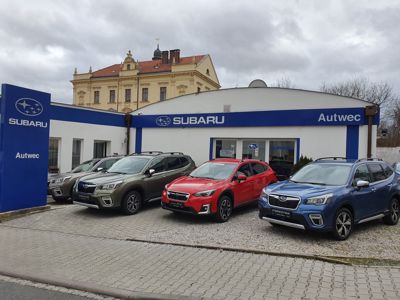 Pozvání do našeho autosalonu Forester e-Boxer + ' ' + Rádi bychom Vás pozvali do našeho autosalonu na představení modelu SUBARU Forester MY20. Jedná se o novou generaci vozu - v pořadí již 5. <div>Forester je po Impreze a XV další model postavený na nové <b>globální platformě Subaru</b>, která významně zvyšuje pevnost a tuhost karoserie i podvozku.  Technologie Subaru EyeSight je pro <b>komplexní bezpečnost</b> součástí standartní výbavy každého nového Subaru Forester. Velkou novinkou je použití nového systému pohonu <b>e-Boxer.</b></div><div><u>Forester je tak první elektrifikované Subaru v Evropě.</u></div> 